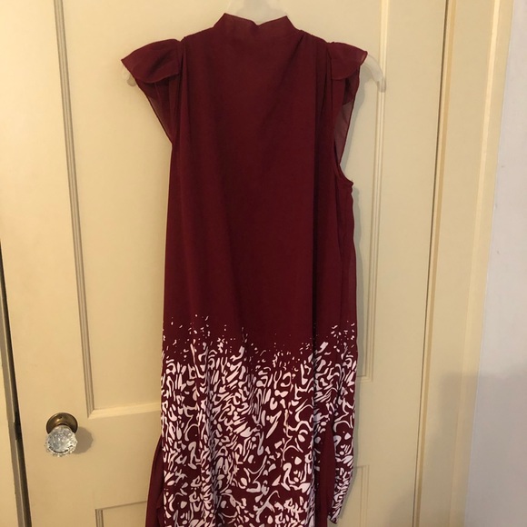 BURGUNDY DRESS WITH WHITE DESIGN ON BOTTOM - Picture 5 of 7